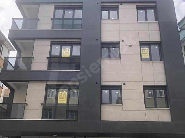 ORTA MAHALLE ÇARŞIDA SIFIR 2+1 PANJURLU KAMERA KAYIT SİSTEMLİ