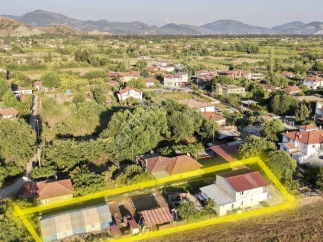 Ortaca Güzelyurt'ta 1200m2 Arsada 200m2 3 Adet Daire Çiftlik Evi
