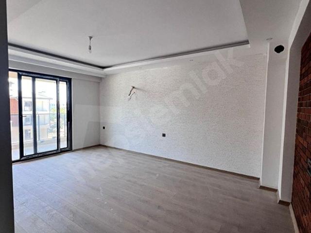 ORTACA ERSOY EMLAK'TAN KARABURUN'DA 2+1 KİRALIK SIFIR DAİRE