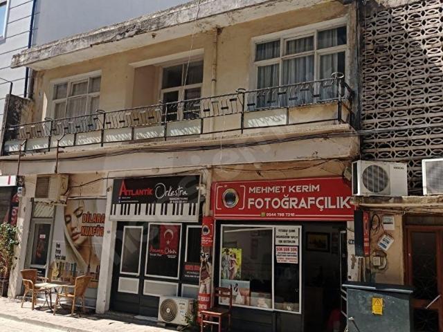 Ortaca merkezde çarşı içinde 4 kat imarlı arsa halihazırda 3 dükkan ve 3+1 daire mevcut