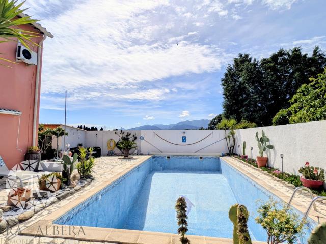 Ortaffa Grande maison avec piscine divisée en 2 habitations grandes possibilités
