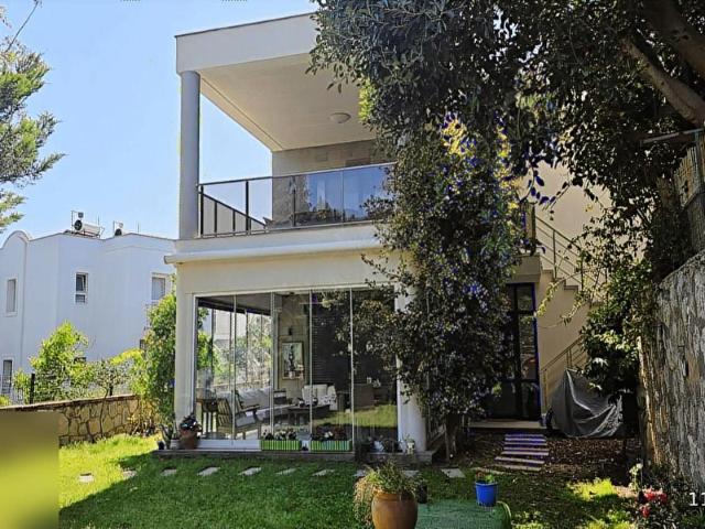 ORTAKENT YAHŞİ DENİZE YAKIN 400M ARSA İÇİNDE 6+2 MÜSTAKİL EV