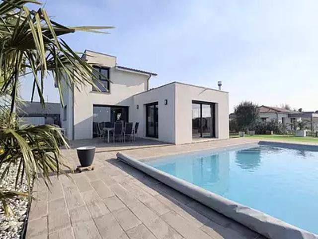 Orthez 64300 Achat / Vente maison 5 pièces t5 au dernier étage piscine