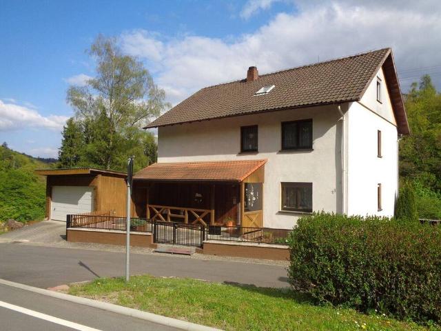 Ortsrandlage Rauenberg: gepflegtes Zweifamilienhaus mit 5.108m² großen Grundstück