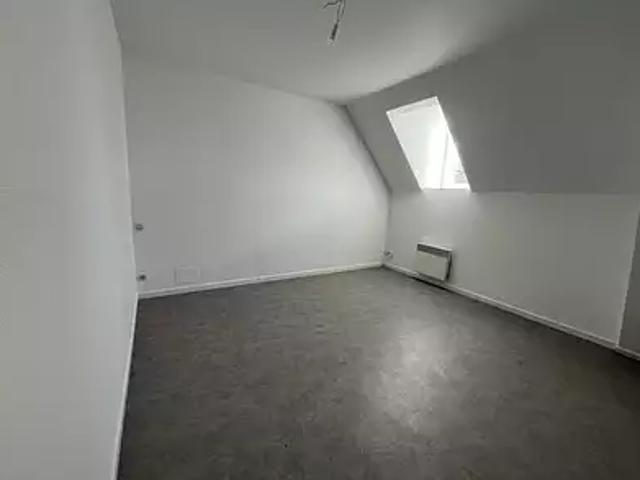Orval 18200 Location appartement 1 pièce t1 au dernier étage