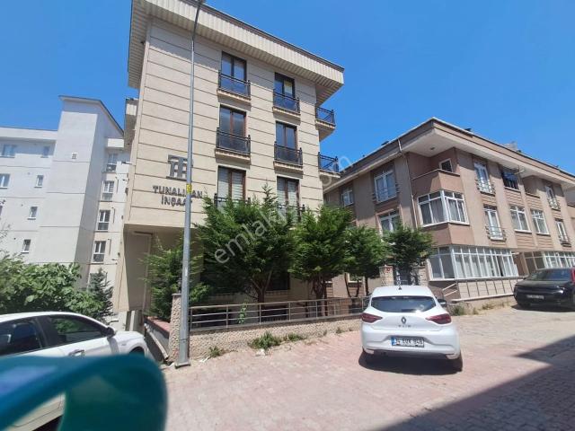 Oryaştan Ataşehir Kayışdağında Eşyalı,iskanlı 50m2 1+1 Daire
