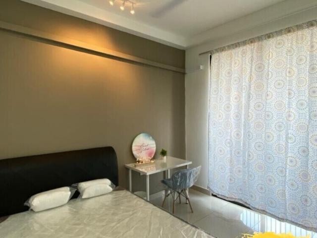 OWN BALCONY Fully Furnished with WiFi and AC, Middle Room for RENT at Taman Mas Sepang, Puchong
