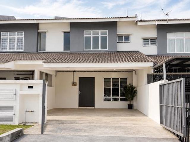 Owner 2 Storey Terrace Mekary Iringan Bayu