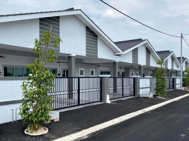 Owner Bankrupt ! {Bulanan RM 1,250} 20x80 1 Storey @near GOMBAK
