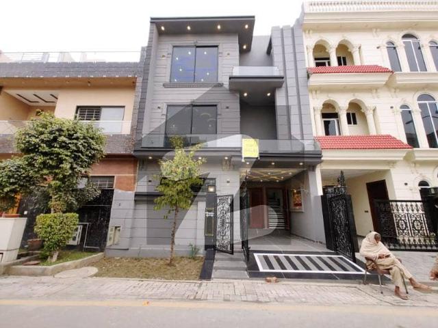 Owner Build 5 Marla New House For Sale In DHA 9 TOWN