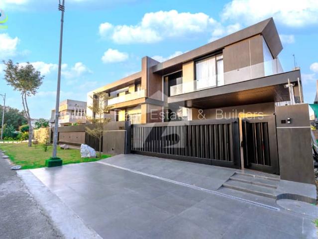 Owner Build 2 Kanal Fully Furnished Hosue For Sale Very Close to Raya Fairways