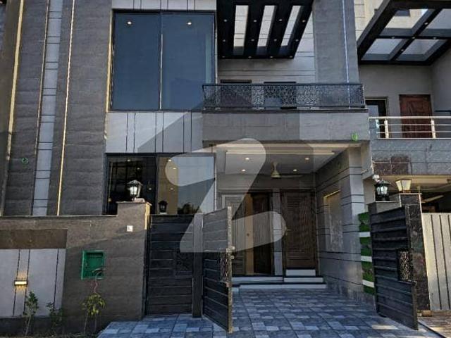 Owner build house a+ construction 5 marla for sale in the heart of bahria town lahore