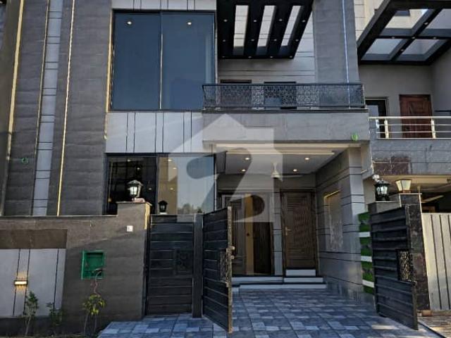 Owner build house a+ construction modern style 5 marla for sale in the heart of bahria town lahore