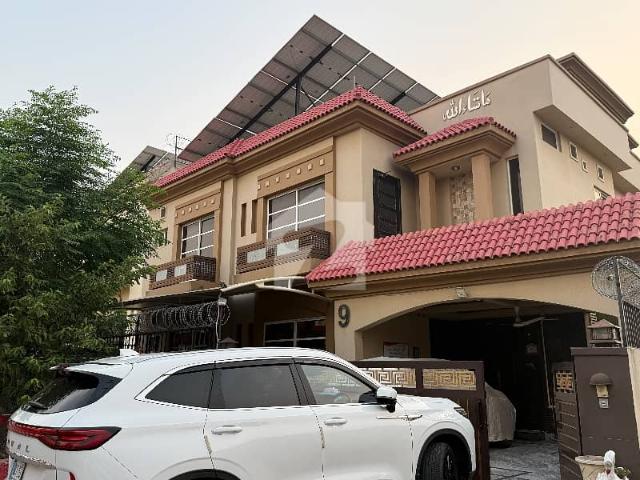 Owner Build Prime Location 12 Marla 6bedrooms House Available For Sale in Bahria Enclave Islamabad Sector A
