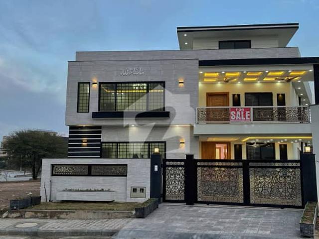 Owner Built 15 Marla Triple Storey Full Basement Brand New Designer House For Sale