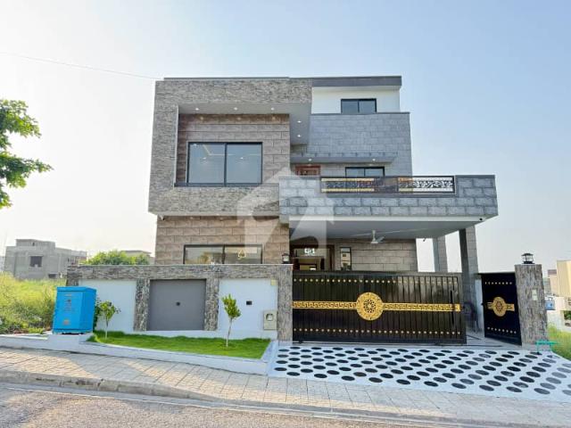 Owner built solid construction 10 marla house in dha islamabad