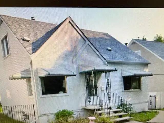 Owner Financing, 1 1/2 Storey With Suite, King Edward Park
