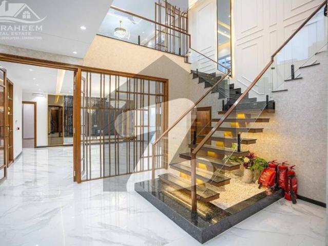Owner needy 100% original add 1 kanal super stylish galleria design ultra modern bungalow with for sale in dha phase 7 near to mcdonalds. DHA Phase 7 Block Y