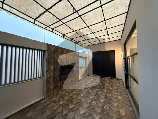 Owner needy 10 marla brand bungalow for sale near to park. Withe solar panal dha phase 4 block kk