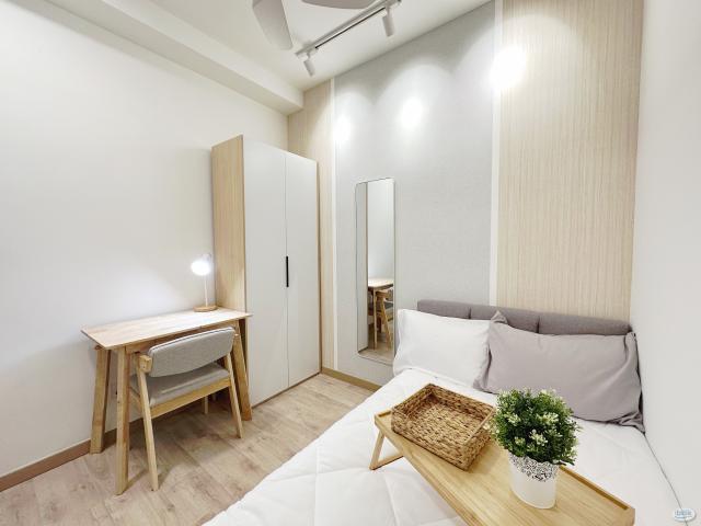 Owner Renting Designer Room With Affordable Price at Emporis Men only