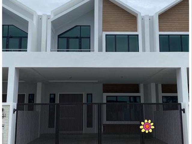 Owner Selling i Lago Senadin 6 Rooms 6 Bathrooms Double Storey House