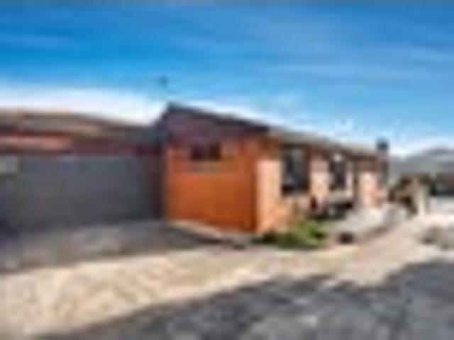 Owners Moving to a Smaller Home !