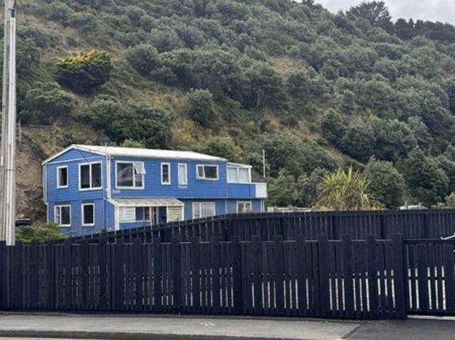 Owhiro Bay, 4 bedrooms