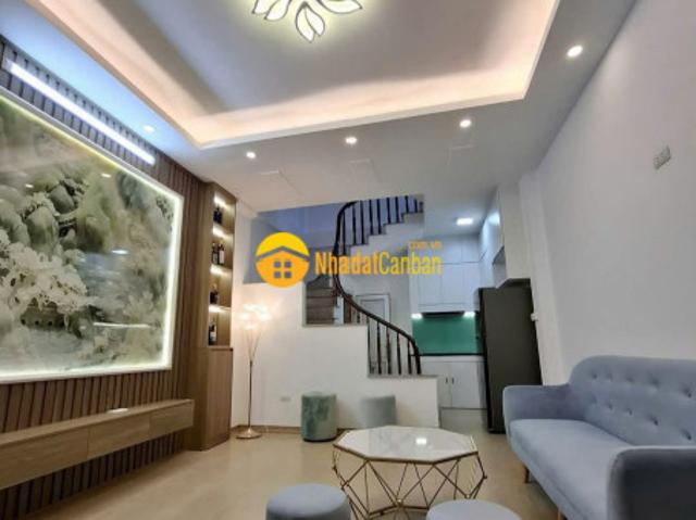 Ôtô đỗ tránh nhau kinh doanh đỉnh nhà nằm vị trí rất đẹp, gần trường, chợ, gửi ô tô. T