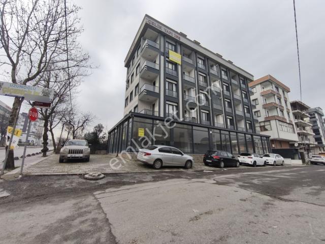 Otoban Ve Kuzey Marmara Girişinde 400m² Depo Girişli Dükkan