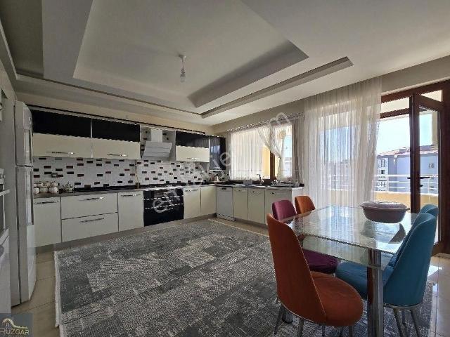 Otogar Karşısı, Bağcılarda, Merkezi Konumda Acil Satılık 4+1 Orta Kat Masrafsız Daire