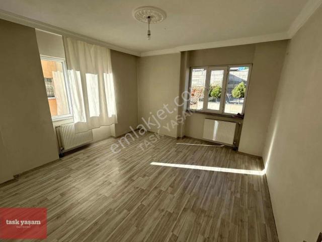 Otogarın Yanı Başında 3+1 Doğalgazlı Asansörlü Kiralık Daire