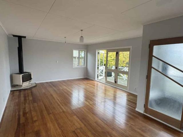 Otaihanga 4 Bedrooms + Office