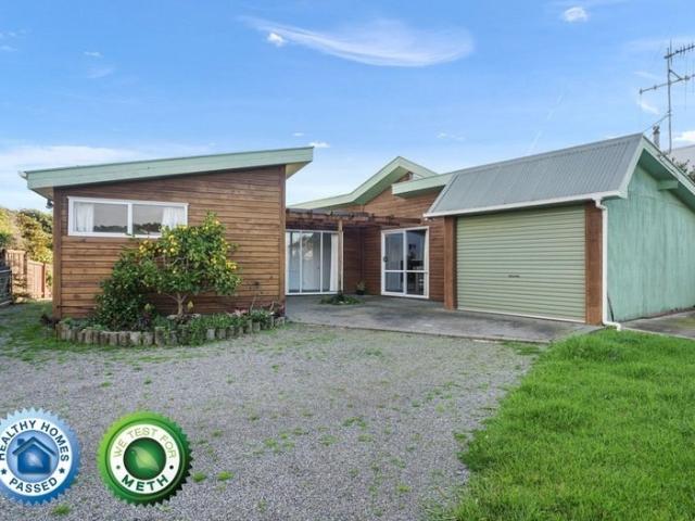 otaki beach, 2 bedrooms