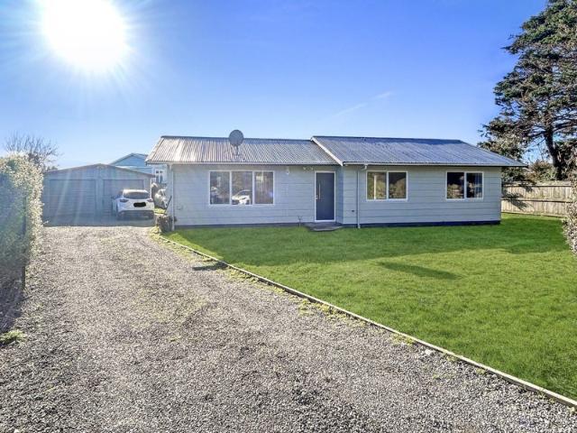 otaki beach, 3 bedrooms