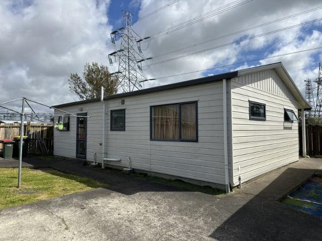 otara, 2 bedrooms