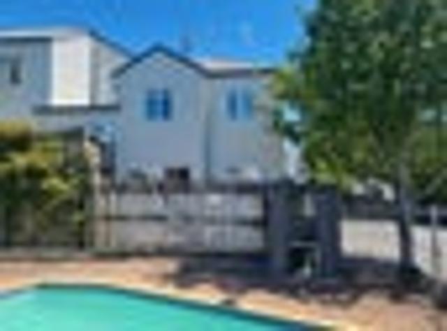 Oteha, 4 bedrooms, $825 pw
