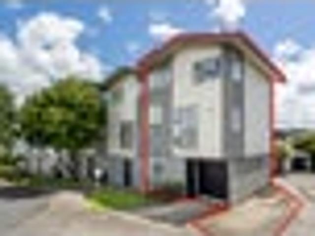 Oteha, 3 bedrooms, $800 pw