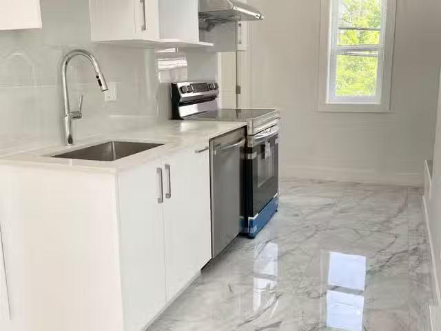 Other Property for rent in Vancouver, Vancouver East, B1 6560.