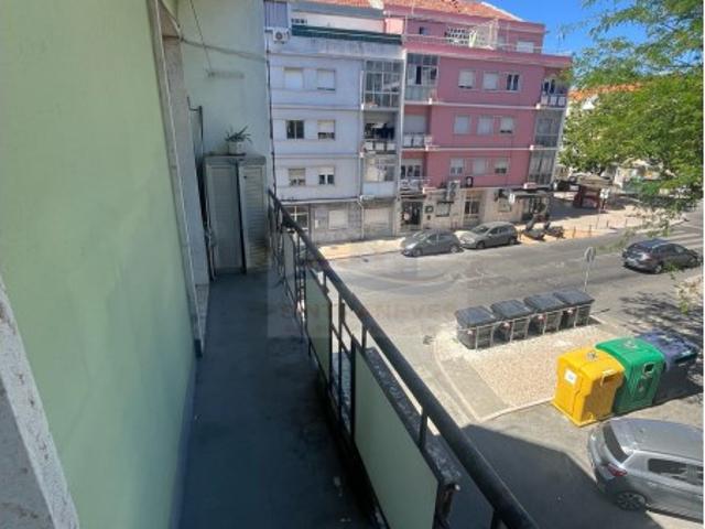 Ótimo T3 Com Generosas Varandas, em Zona Central, Calma e Residencial