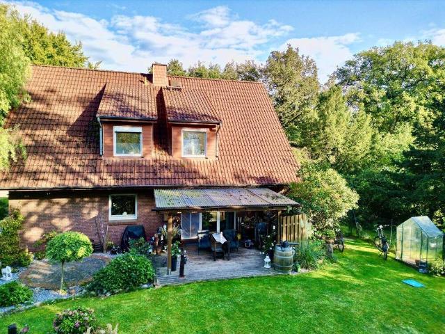 OTT. QUELKHORN Neuwertiges Wohnhaus mit 2 WE u. großem Grund in gefragter ländlicher Umgebung