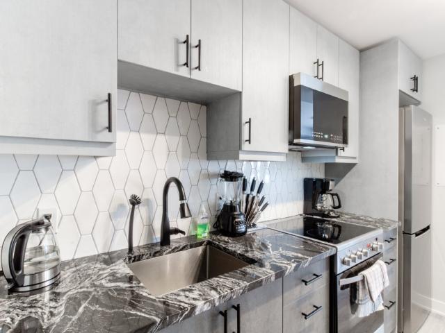 86 Hinton Avenue North 305 Ottawa, ON K1Y 0Z8