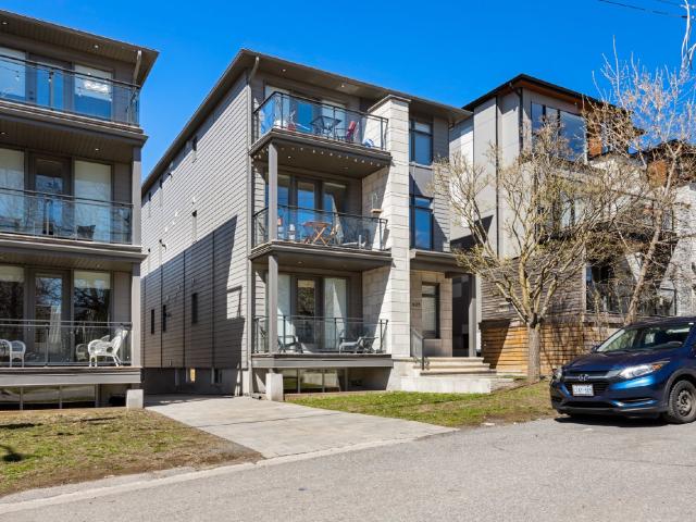 Ottawa, ON K2A 0J7 427 Ravenhill Avenue 2