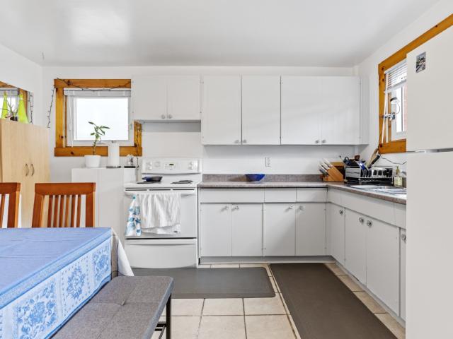 Ottawa, ON K2B5P6 844 Norton Avenue 1