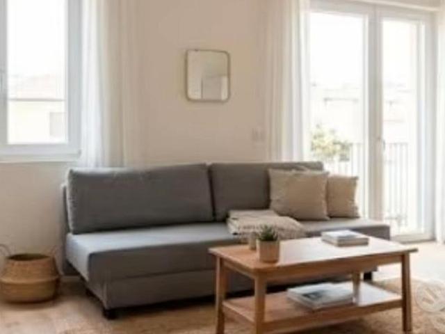 Ottavia loft con BALCONE adiacente Stazione
