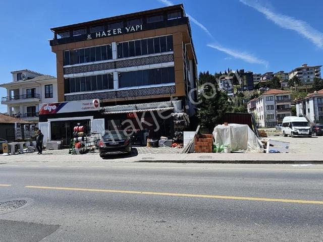 Otuzikievler Beşköprü Caddesi Üzerinde Kiralık Dükkan