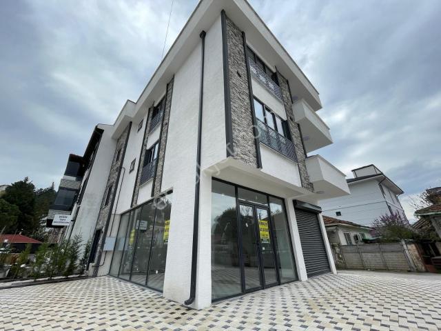Otuzikievler Beşköprü Caddesi Üzerinde Köşe Kiralık Dükkan
