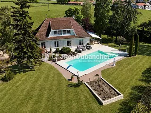 Ouches 42155 Achat / Vente maison 7 pièces t7 au dernier étage piscine