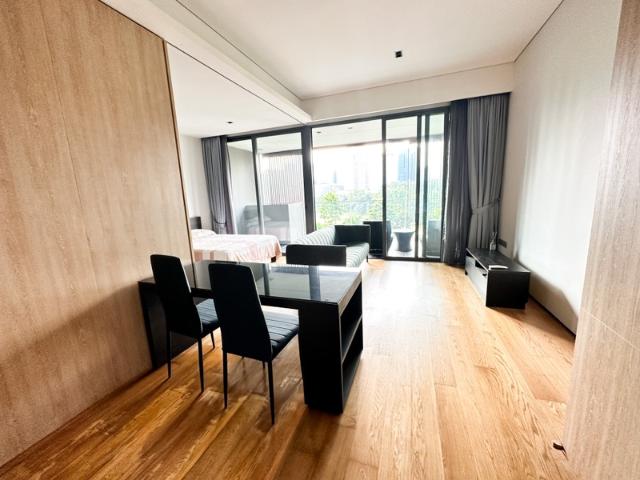 OUE Twin Peaks Condominium For Sale, $1,650,000, 1 Bed 1 Bath 570 sqft $2,895.00 psf