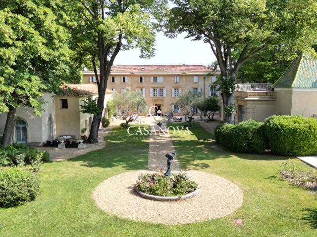 Ouest Herault Domaine viticole Chateau Oenotourisme. 1400m² Montpellier