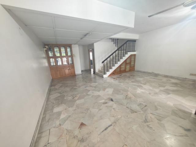 Oug Happy Garden 2 Storey Terrace House With Wider Road Quiet Area